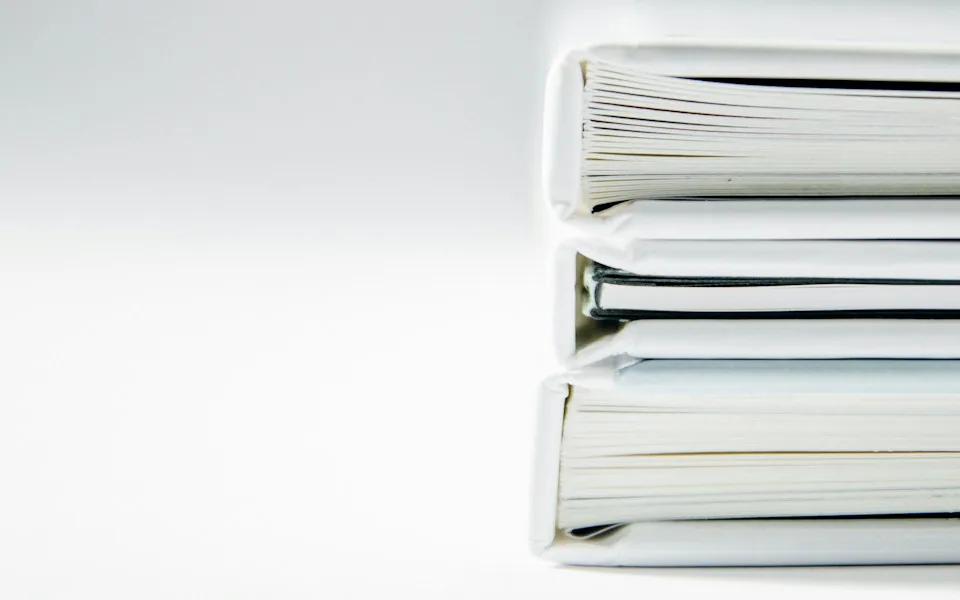 صورة توضيحية لوثائق مكتبية